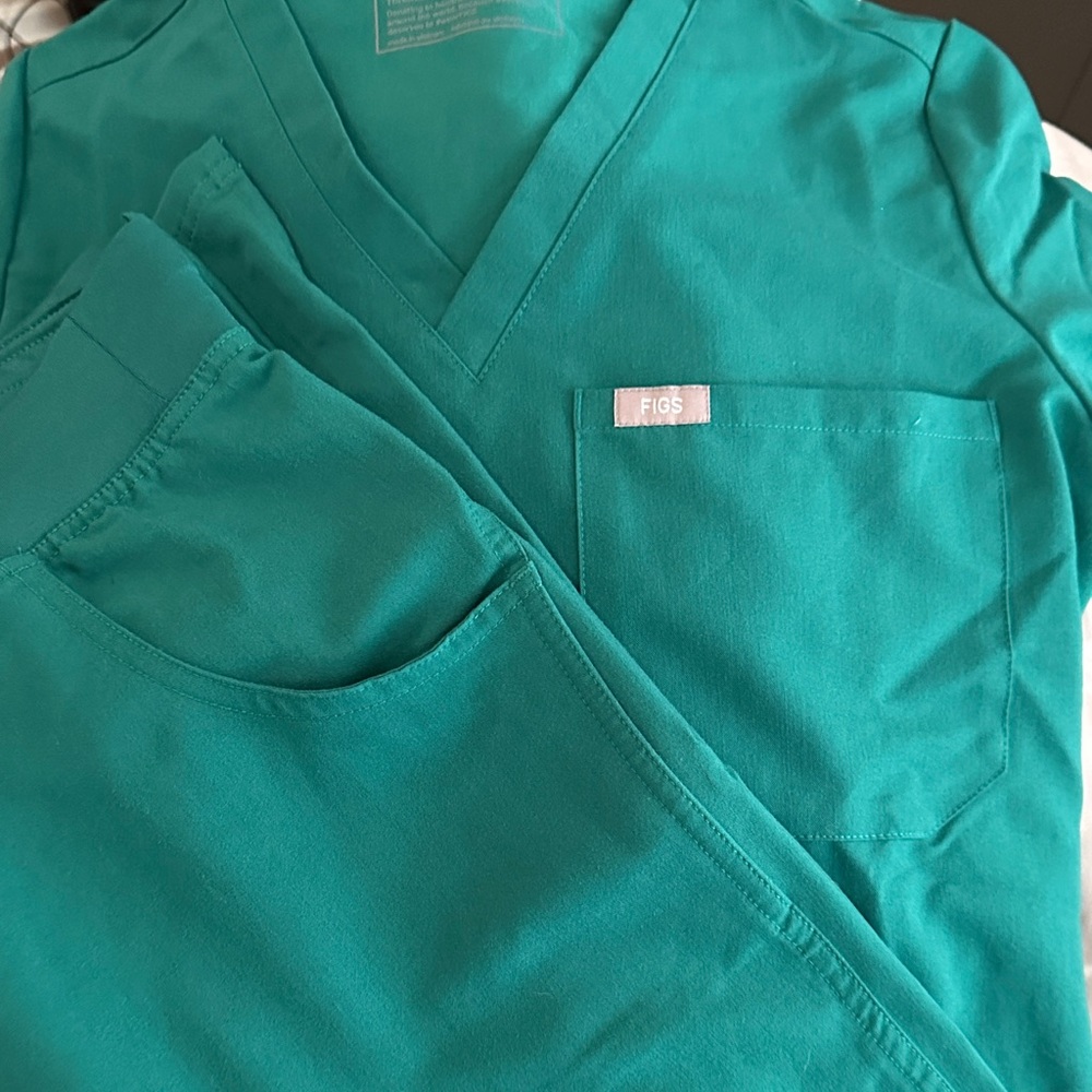 Figs Hunter Green Set - One Pocket Top, Kade Cargo Pant